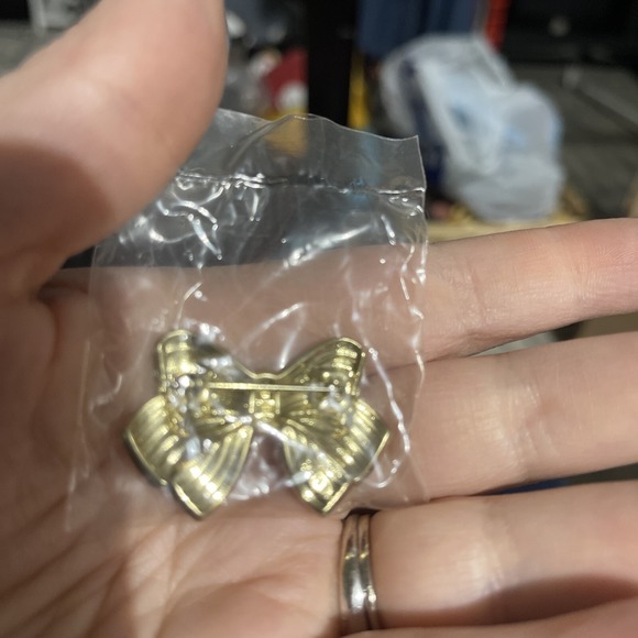 Avon 2012 Patriotic Bow Pin , Red , White and Blue - Picture 3 of 3